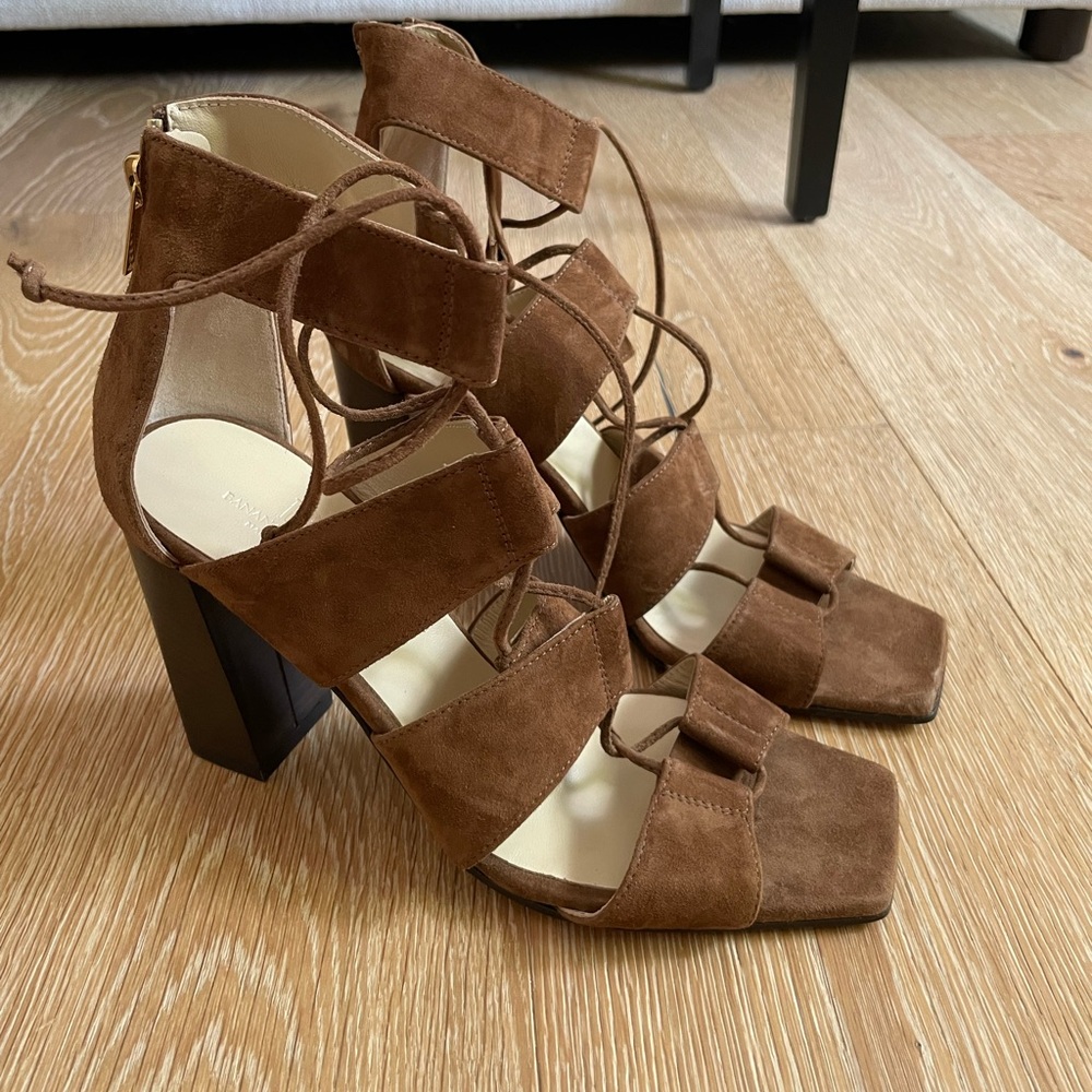 Banana Republic • Almeria Suede Sandal - Picture 4 of 9